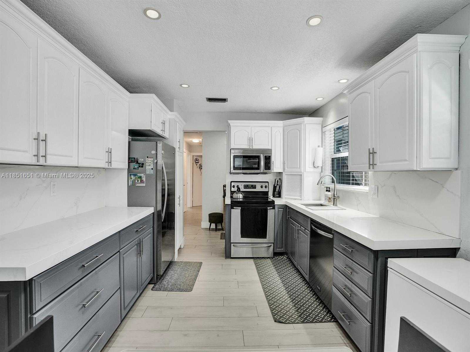 Small Image of 217 SOUTH EAST 5TH ST, Dania Beach Number 2