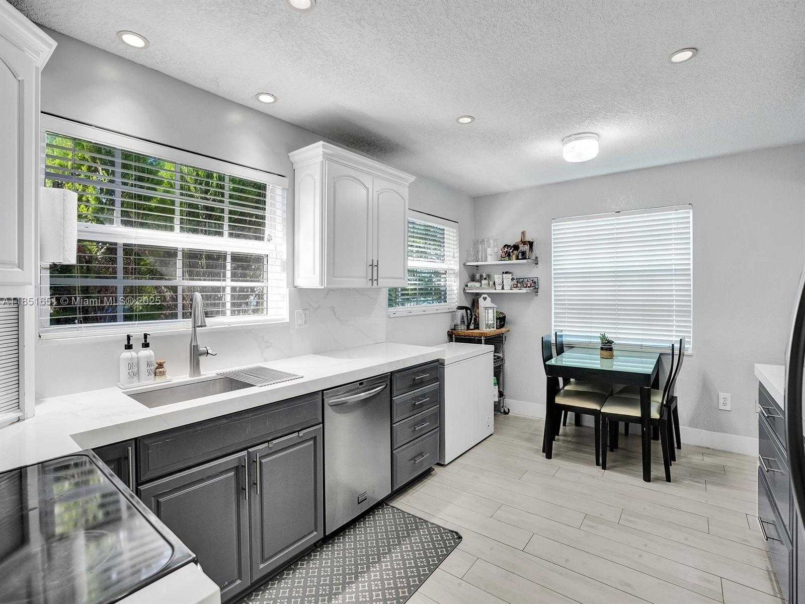 Small Image of 217 SOUTH EAST 5TH ST, Dania Beach Number 3