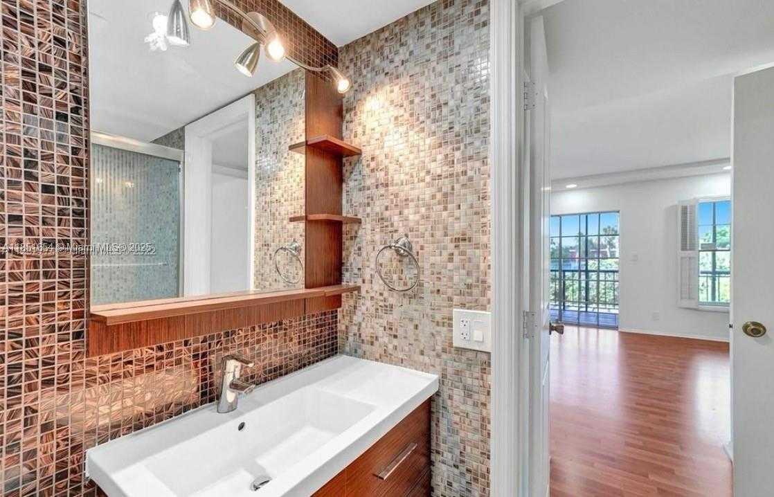 Small Image of 1001 THREE ISLANDS BLVD #28, Hallandale Beach Number 18