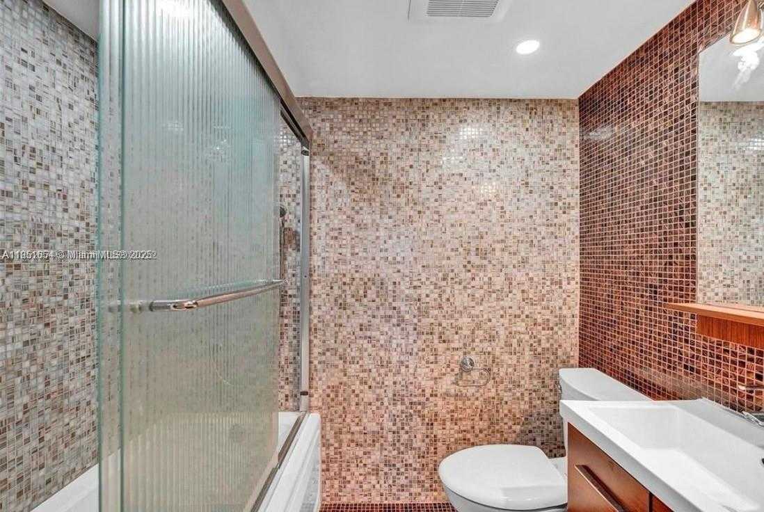 Small Image of 1001 THREE ISLANDS BLVD #28, Hallandale Beach Number 19