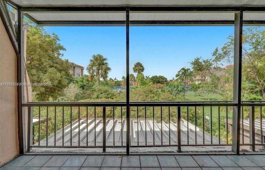Small Image of 1001 THREE ISLANDS BLVD #28, Hallandale Beach Number 20