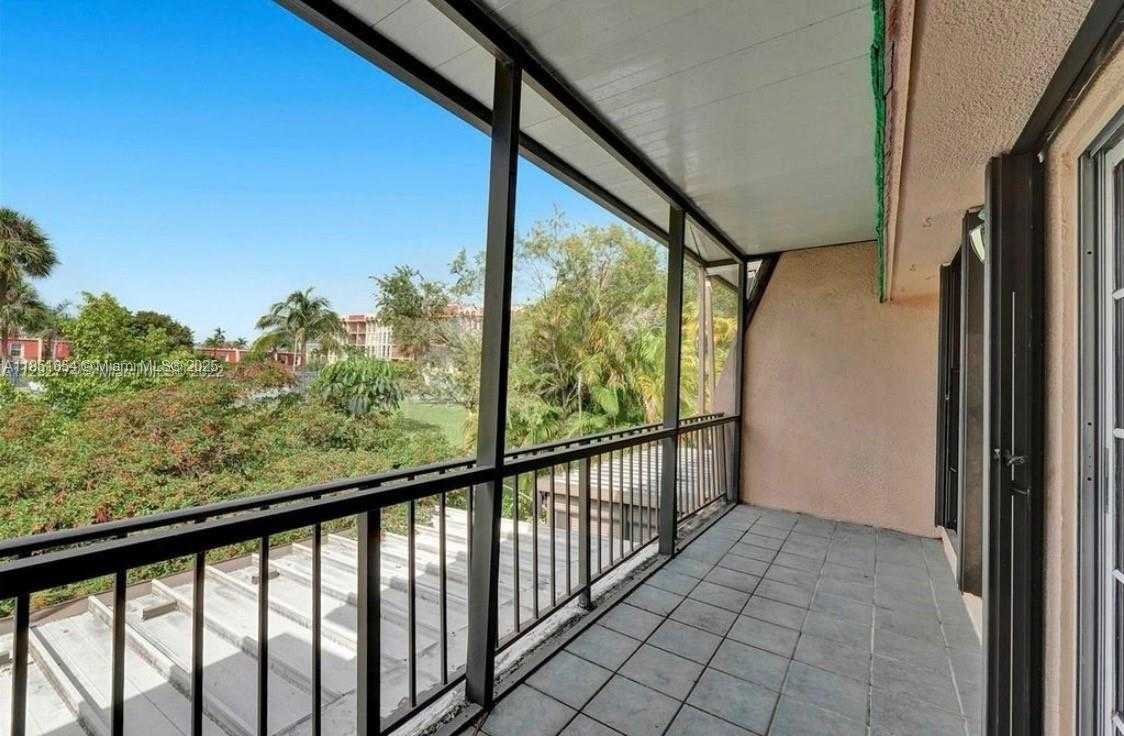 Small Image of 1001 THREE ISLANDS BLVD #28, Hallandale Beach Number 21