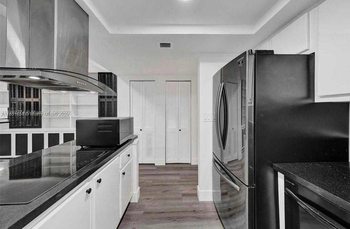 Small Image of 1001 THREE ISLANDS BLVD #28, Hallandale Beach Number 5