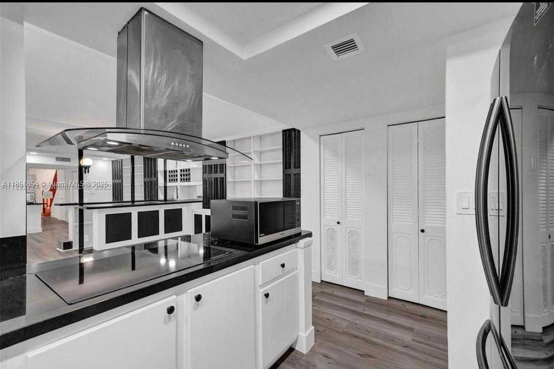 Small Image of 1001 THREE ISLANDS BLVD #28, Hallandale Beach Number 7