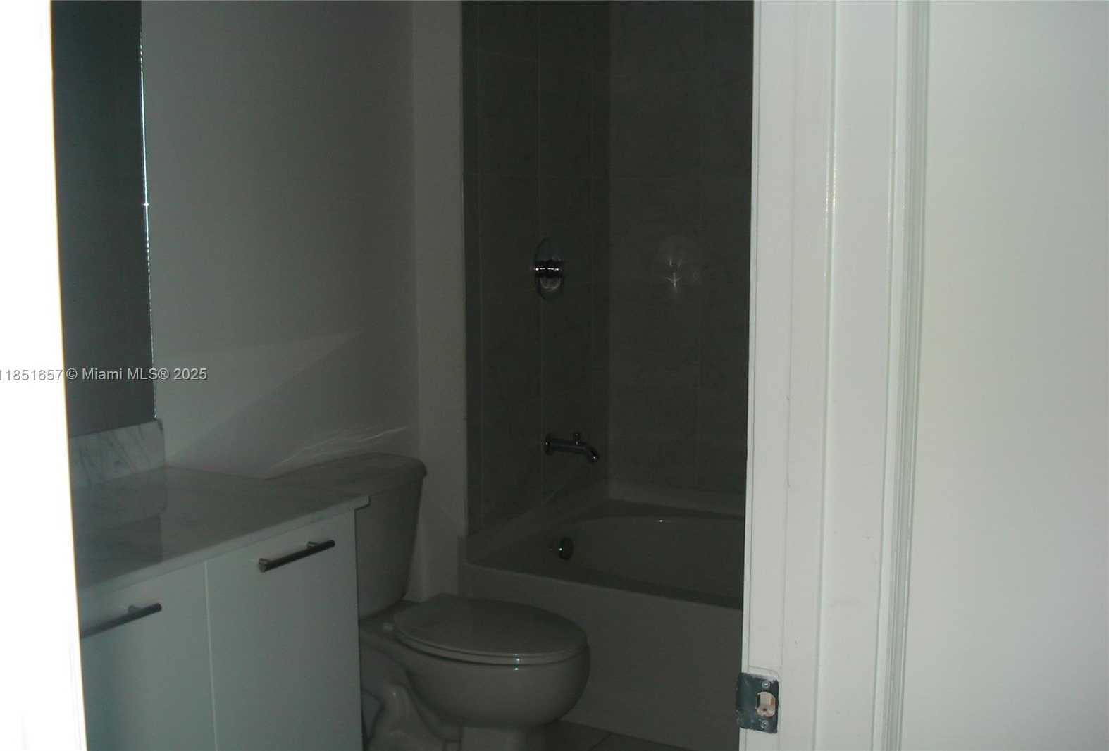 Small Image of 951 BRICKELL AVE #1007, Miami Number 10