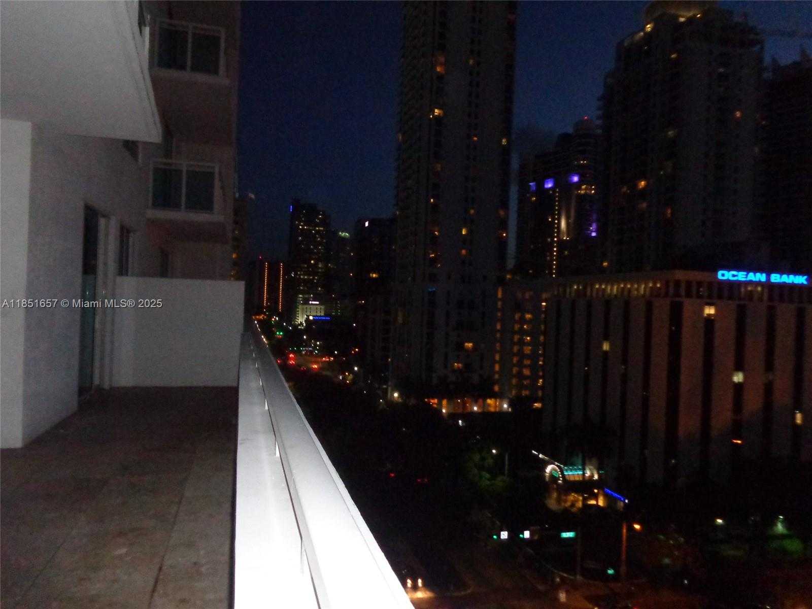 Small Image of 951 BRICKELL AVE #1007, Miami Number 16