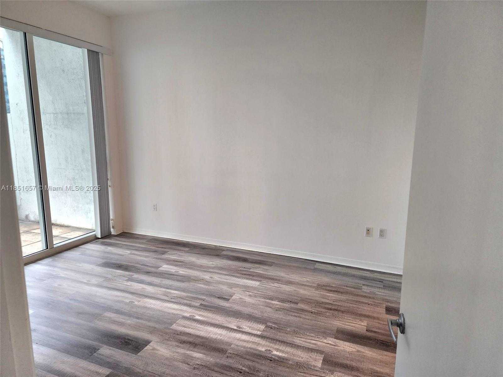 Small Image of 951 BRICKELL AVE #1007, Miami Number 19
