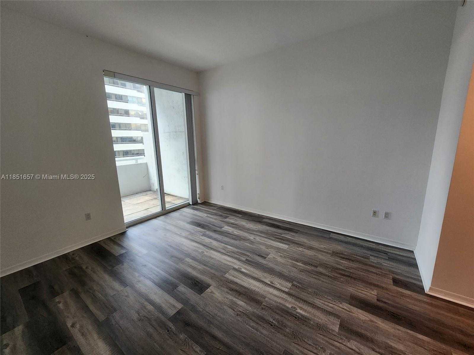 Small Image of 951 BRICKELL AVE #1007, Miami Number 20