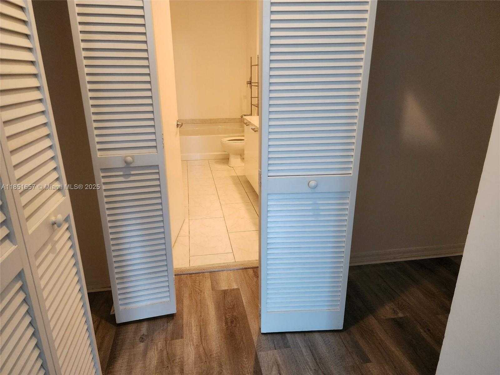 Small Image of 951 BRICKELL AVE #1007, Miami Number 22
