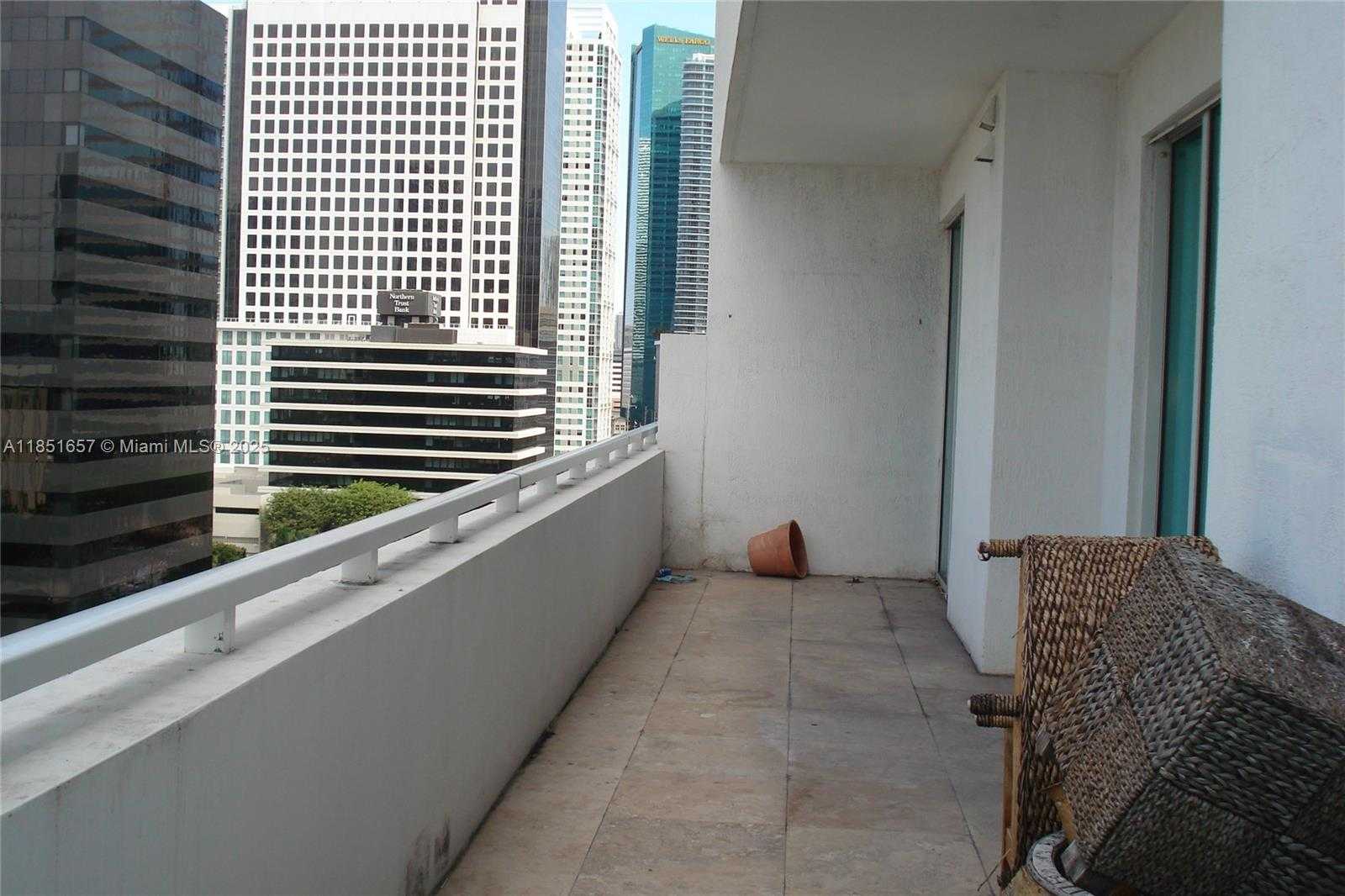 Small Image of 951 BRICKELL AVE #1007, Miami Number 6
