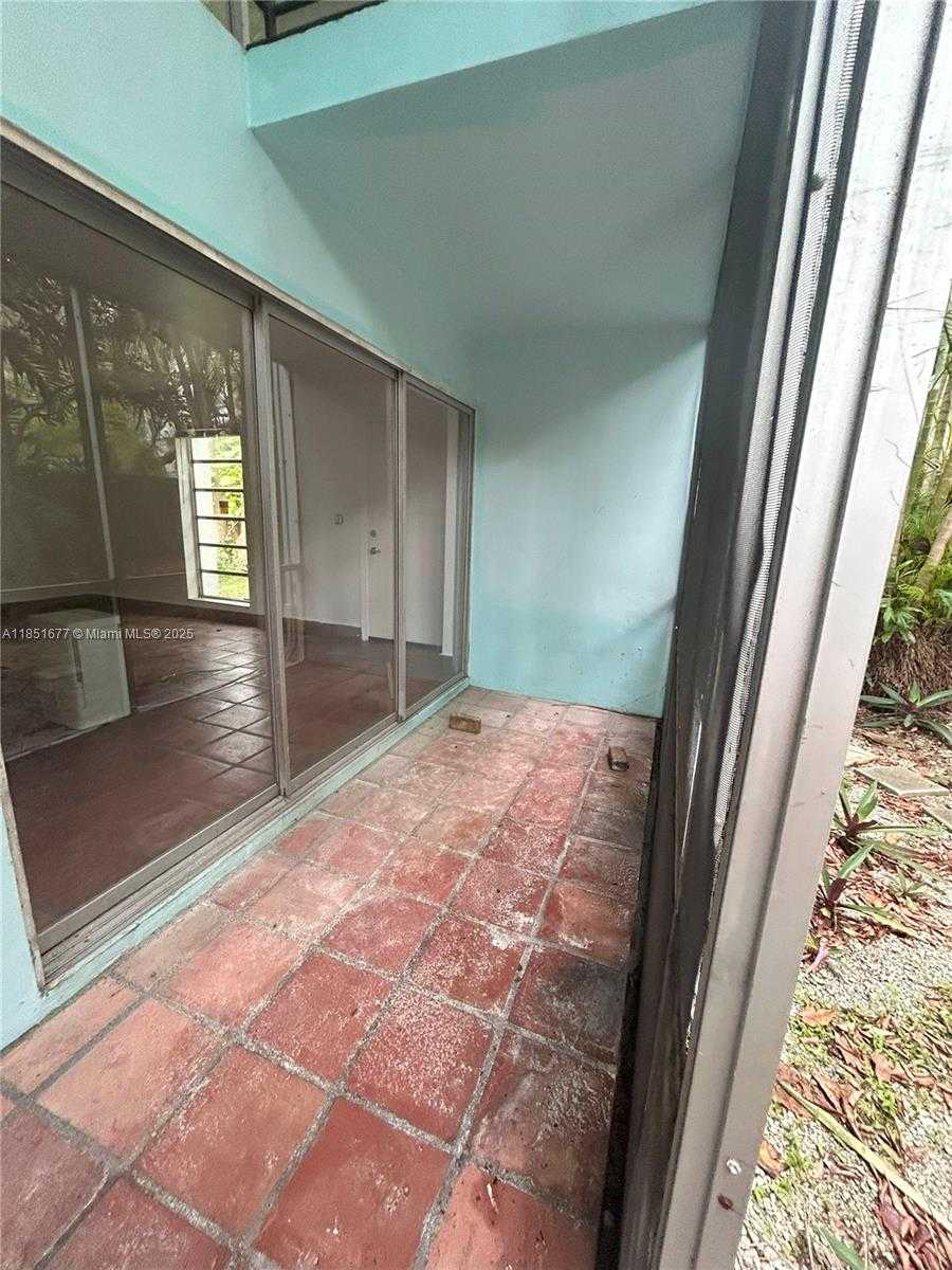 Small Image of 3549 LOQUAT AVE #421, Miami Number 15