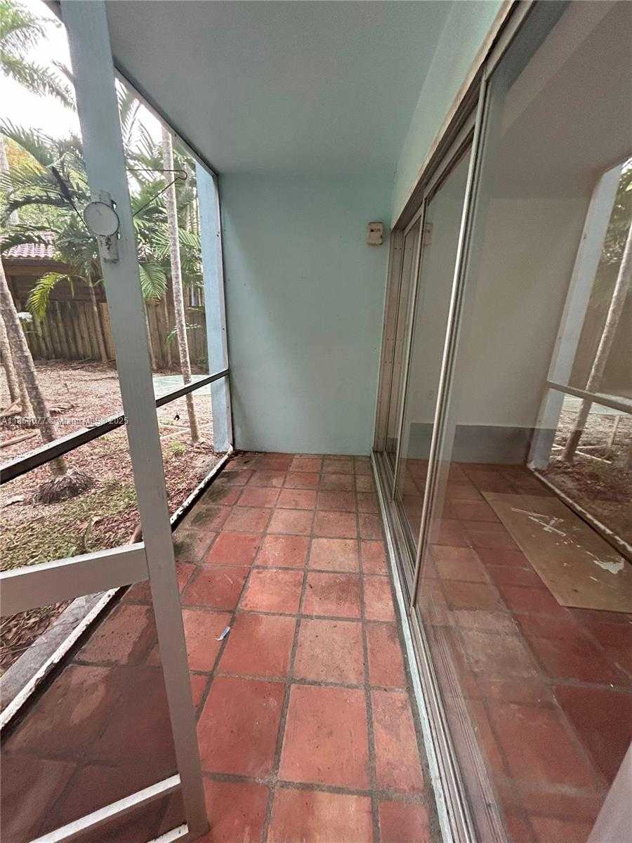 Small Image of 3549 LOQUAT AVE #421, Miami Number 16