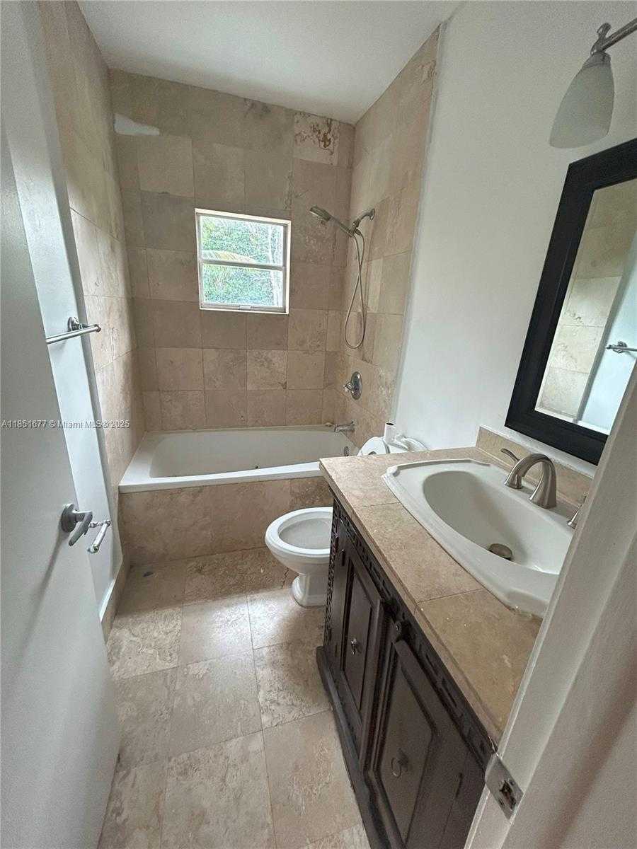 Small Image of 3549 LOQUAT AVE #421, Miami Number 2