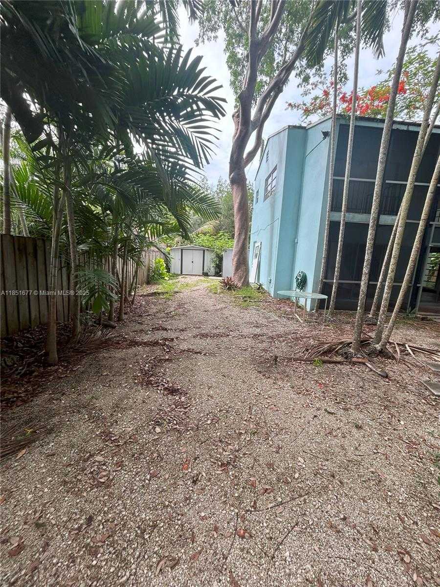 Small Image of 3549 LOQUAT AVE #421, Miami Number 23