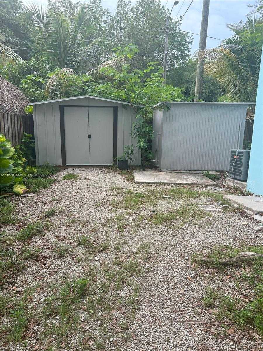Small Image of 3549 LOQUAT AVE #421, Miami Number 26