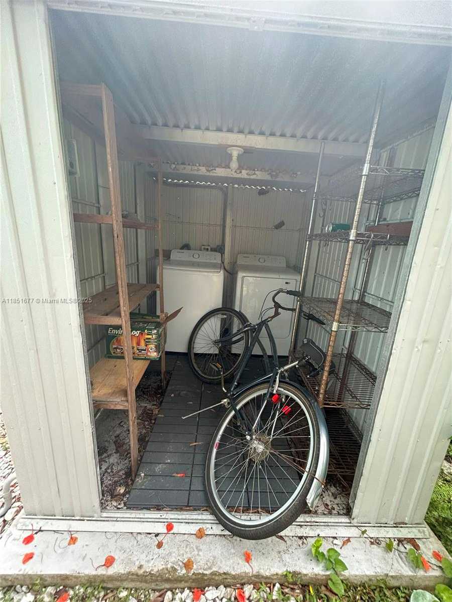Small Image of 3549 LOQUAT AVE #421, Miami Number 27