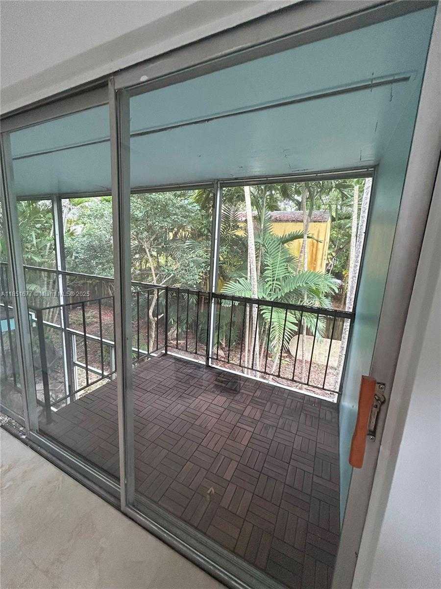Small Image of 3549 LOQUAT AVE #421, Miami Number 4