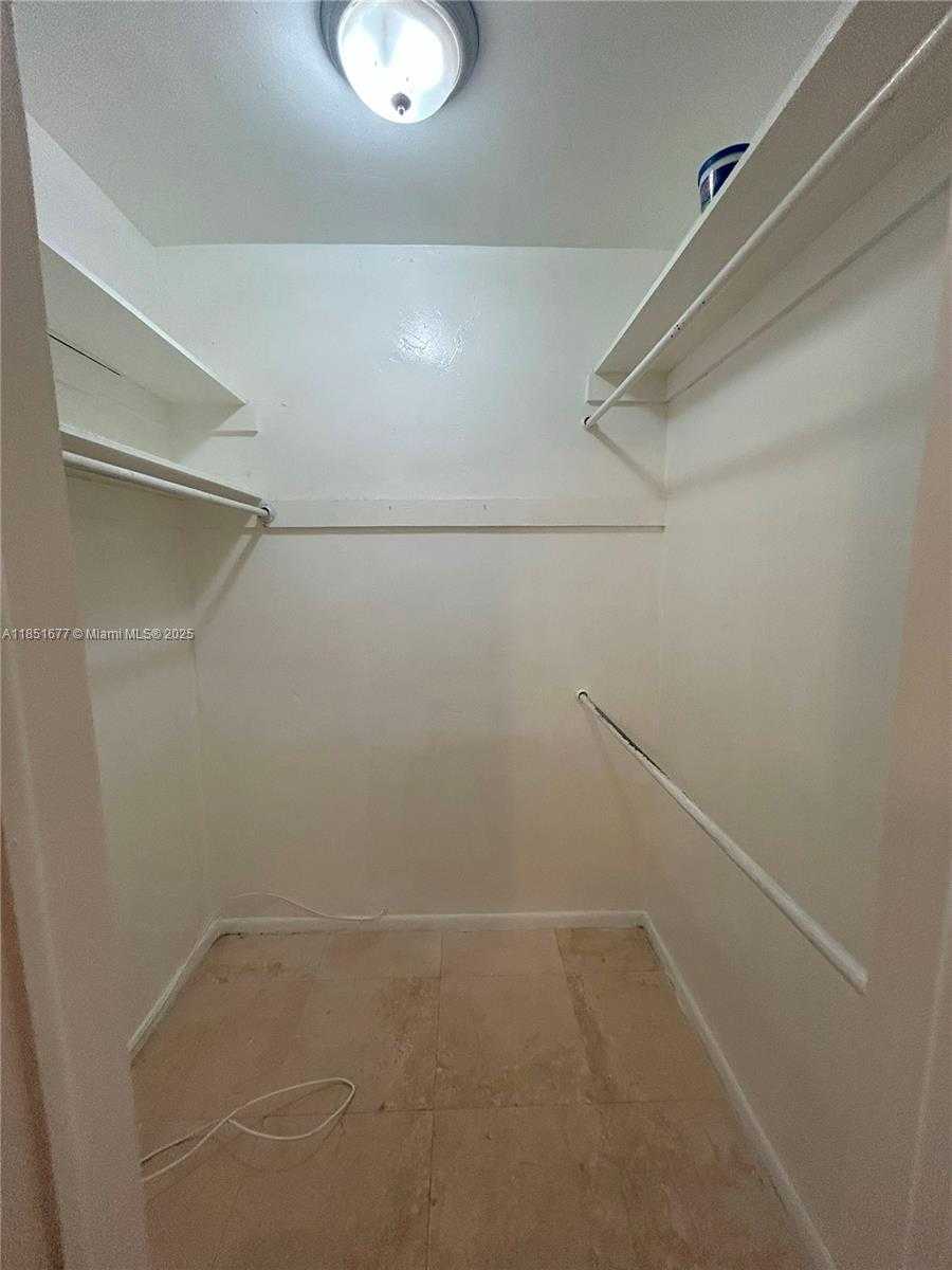 Small Image of 3549 LOQUAT AVE #421, Miami Number 5