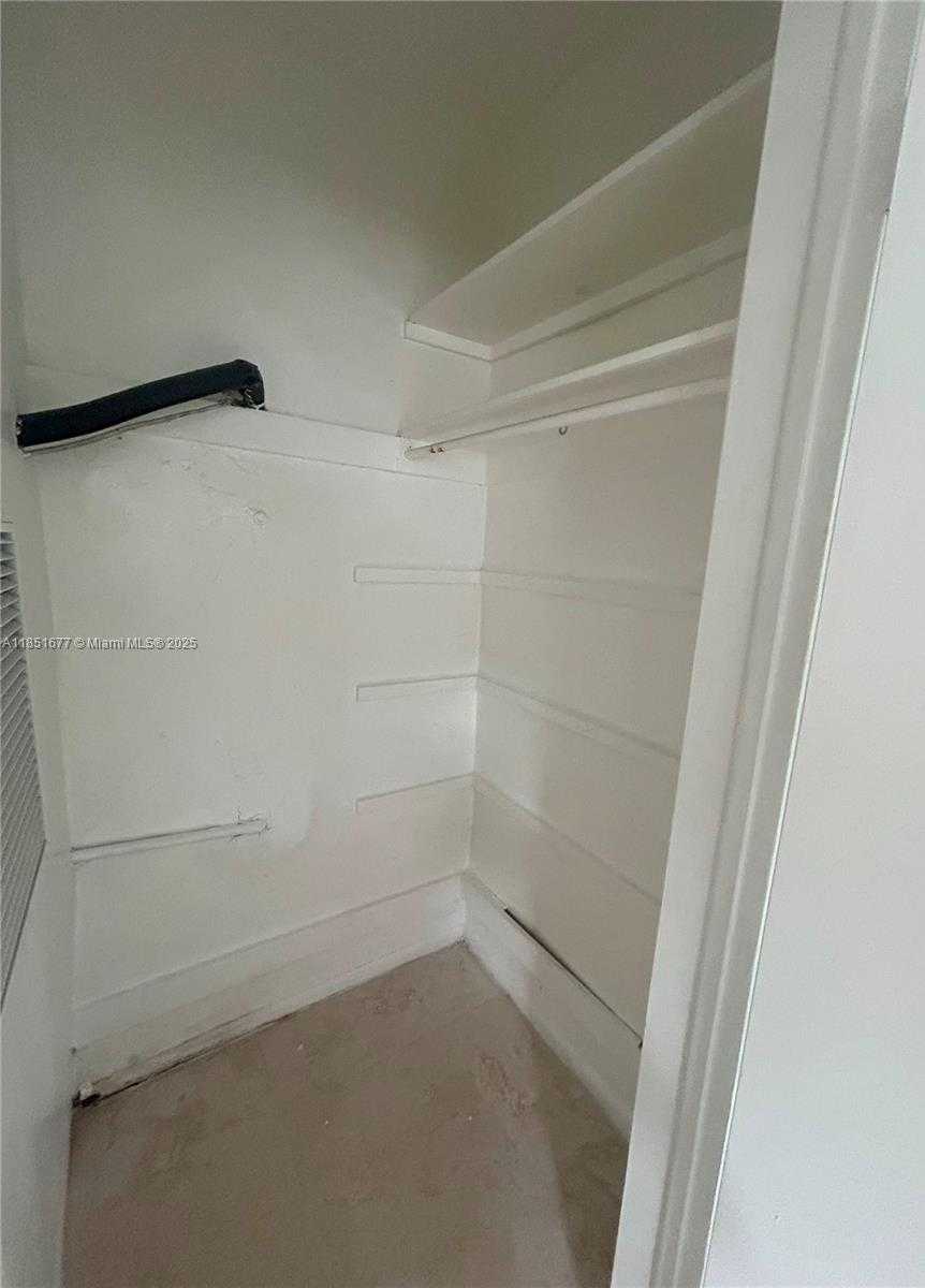 Small Image of 3549 LOQUAT AVE #421, Miami Number 6