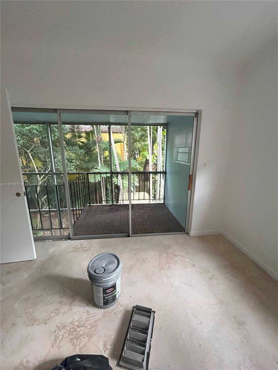 Small Image of 3549 LOQUAT AVE #421, Miami Number 8