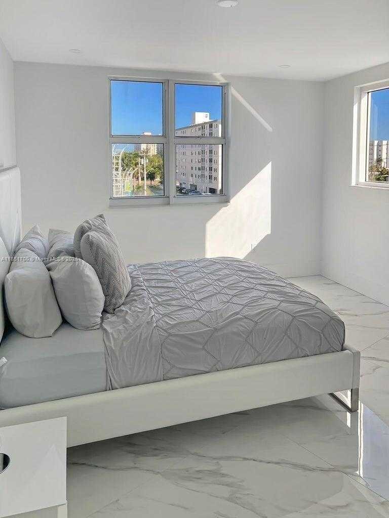 Small Image of 615 BAYSHORE DR #401, Fort Lauderdale Number 12