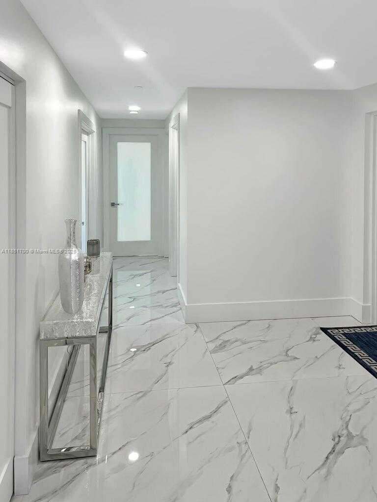 Small Image of 615 BAYSHORE DR #401, Fort Lauderdale Number 6