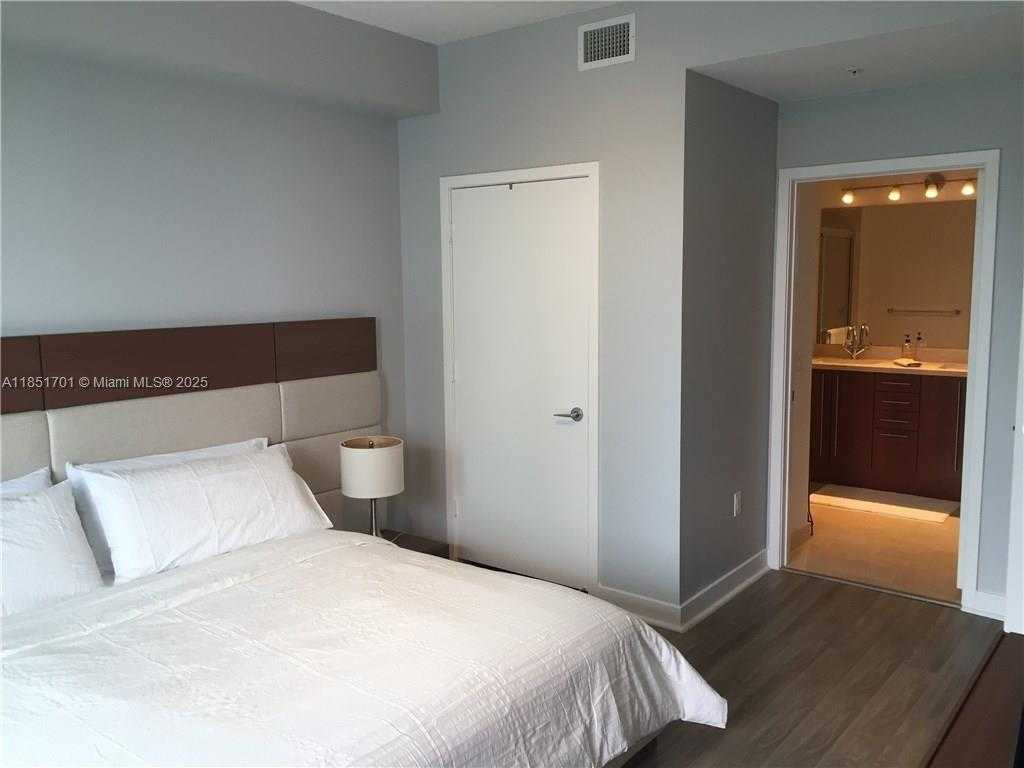 Small Image of 1111 SOUTH WEST 1ST AVE #UPH4016-, Miami Number 5