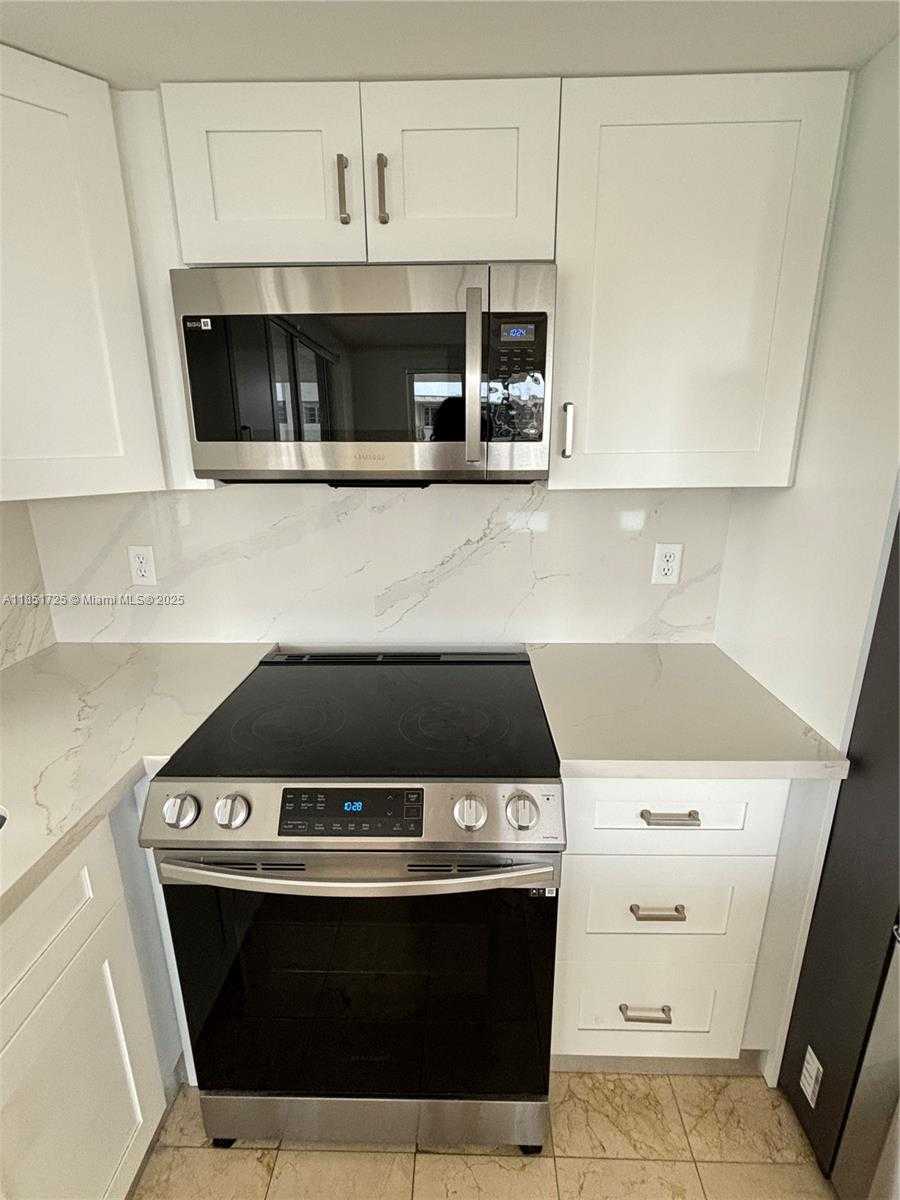 Small Image of 1402 BRICKELL BAY DR #1203, Miami Number 11