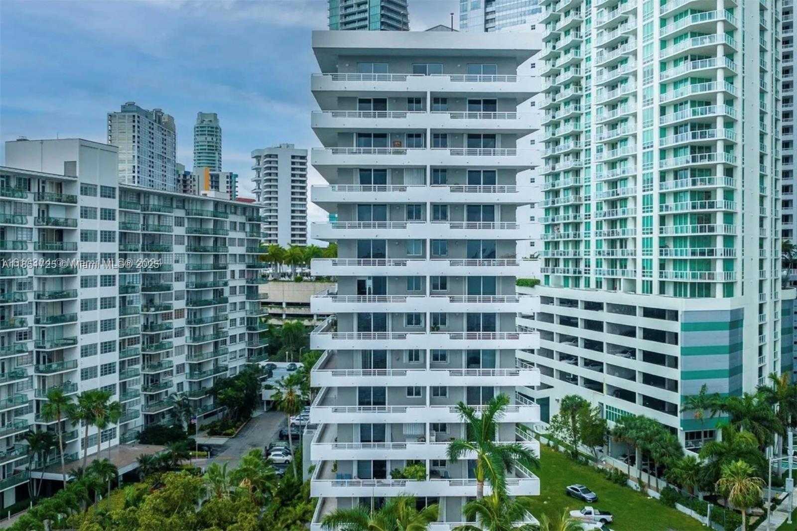 Small Image of 1402 BRICKELL BAY DR #1203, Miami Number 14