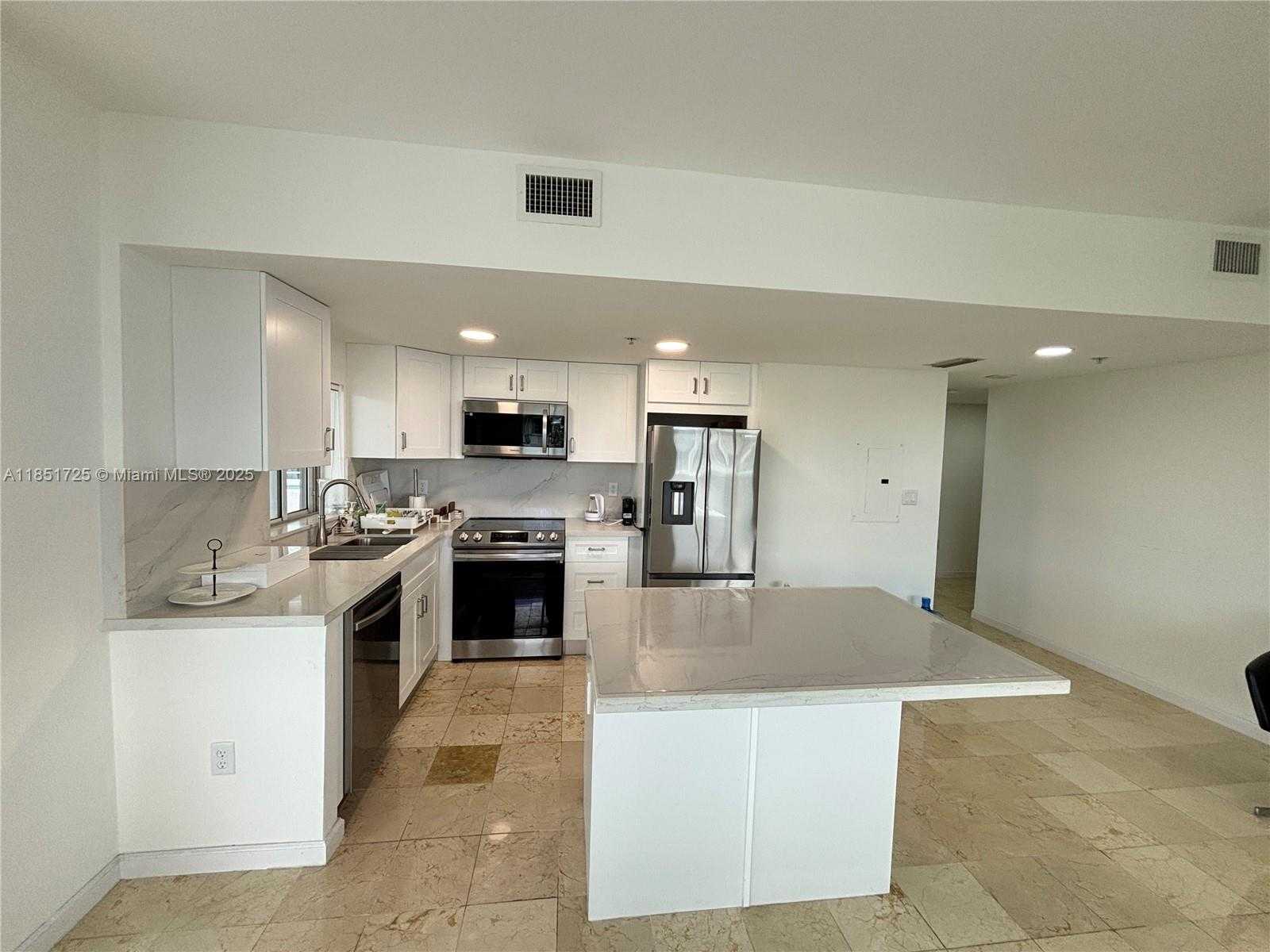 Small Image of 1402 BRICKELL BAY DR #1203, Miami Number 4