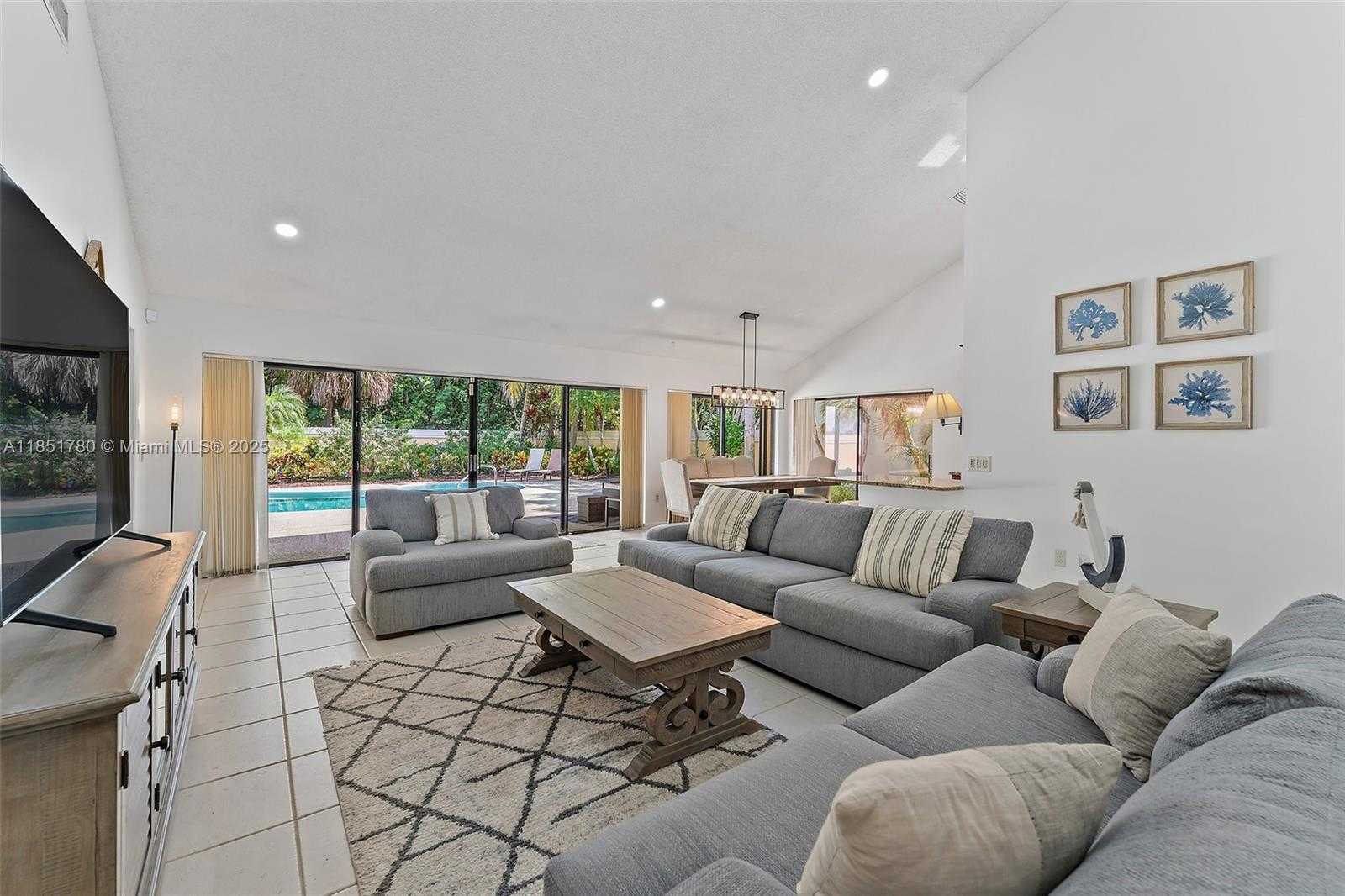 Small Image of 101 SAND PINE DR #101, Jupiter Number 10