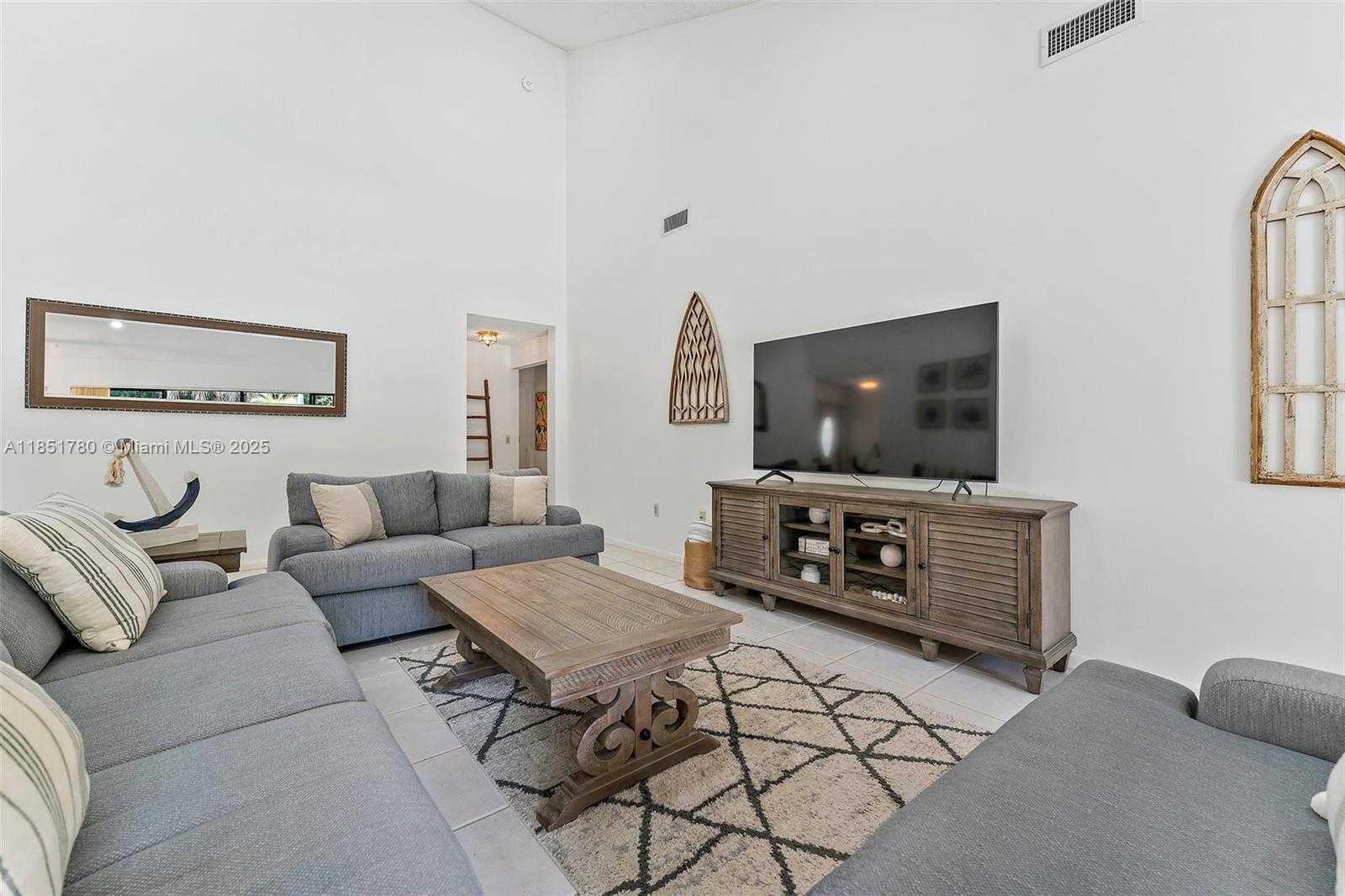Small Image of 101 SAND PINE DR #101, Jupiter Number 13