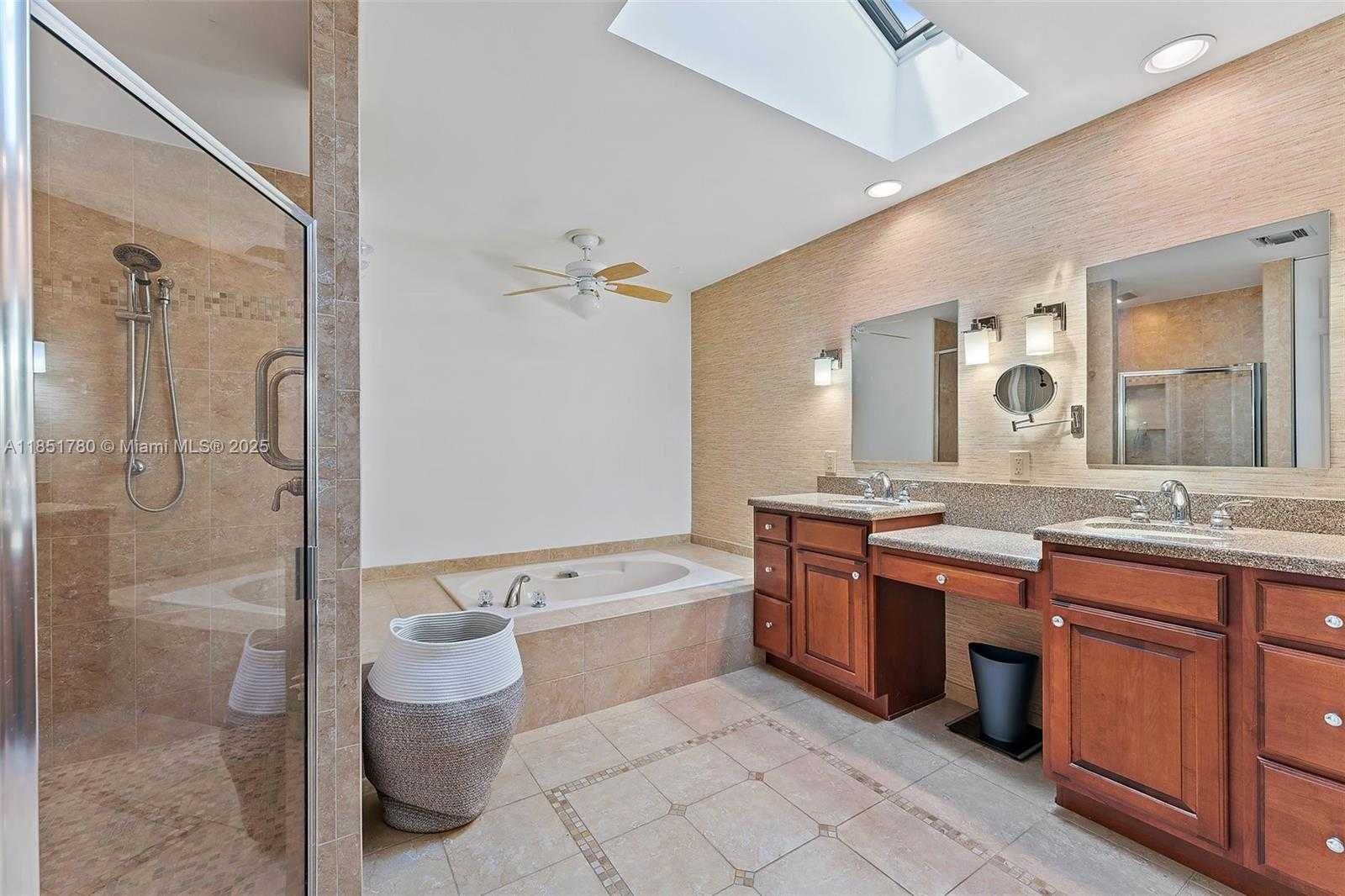 Small Image of 101 SAND PINE DR #101, Jupiter Number 18