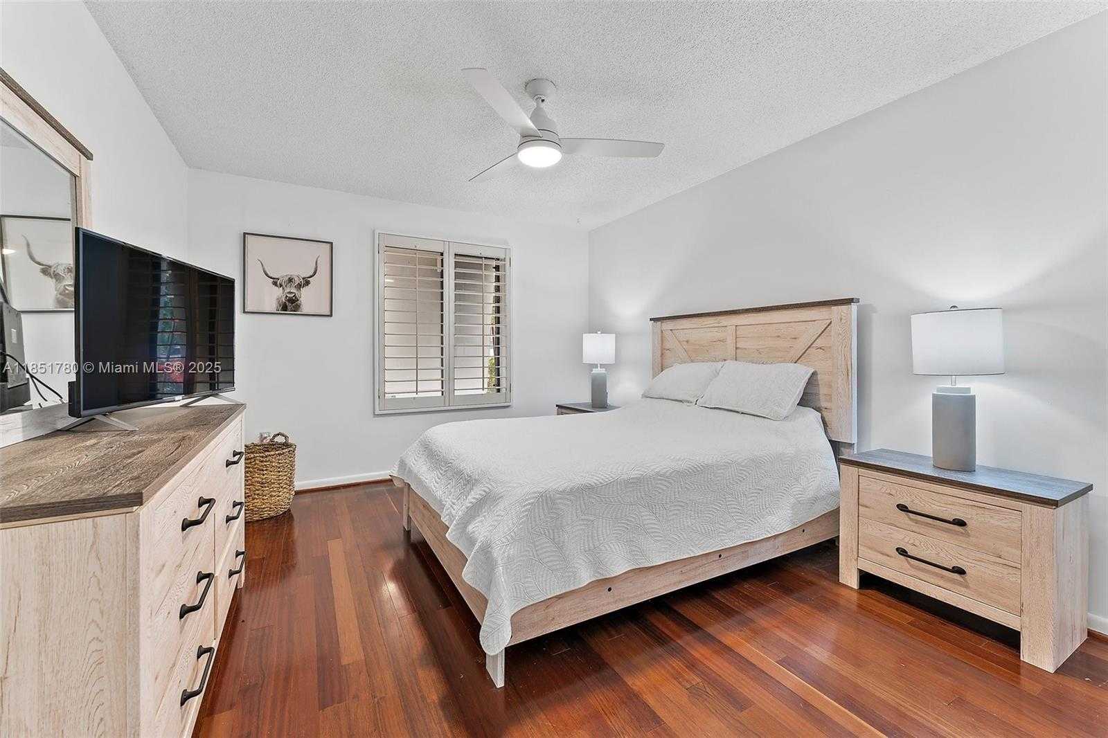 Small Image of 101 SAND PINE DR #101, Jupiter Number 24