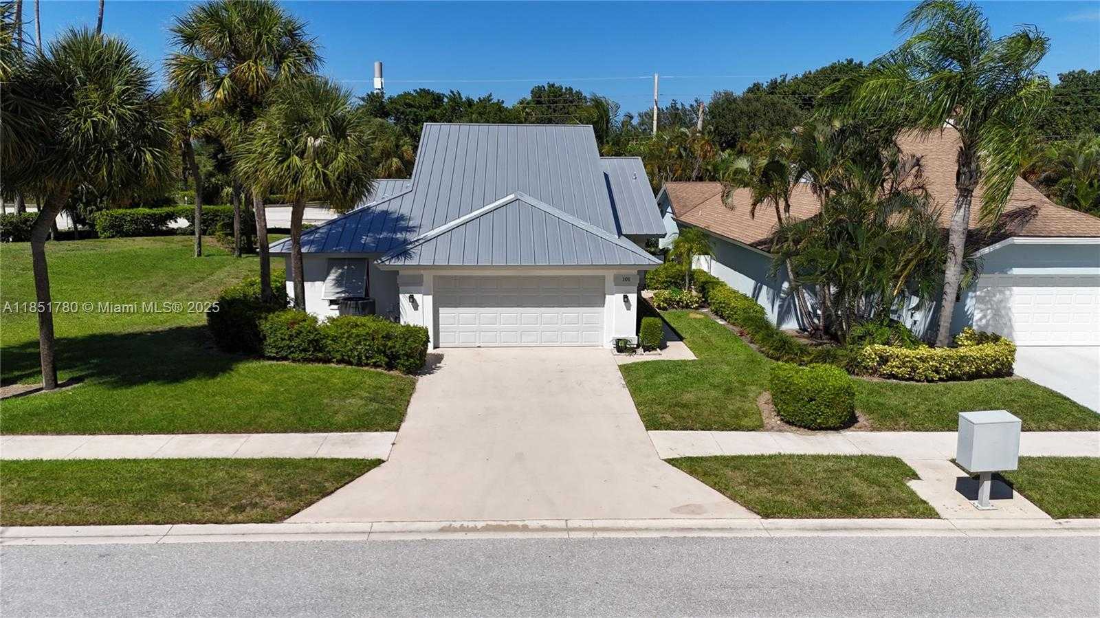 Small Image of 101 SAND PINE DR #101, Jupiter Number 33