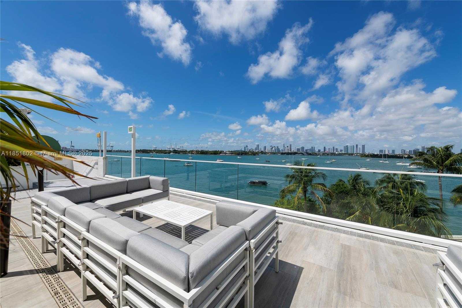 Small Image of 1330 WEST AVE #1112, Miami Beach Number 3