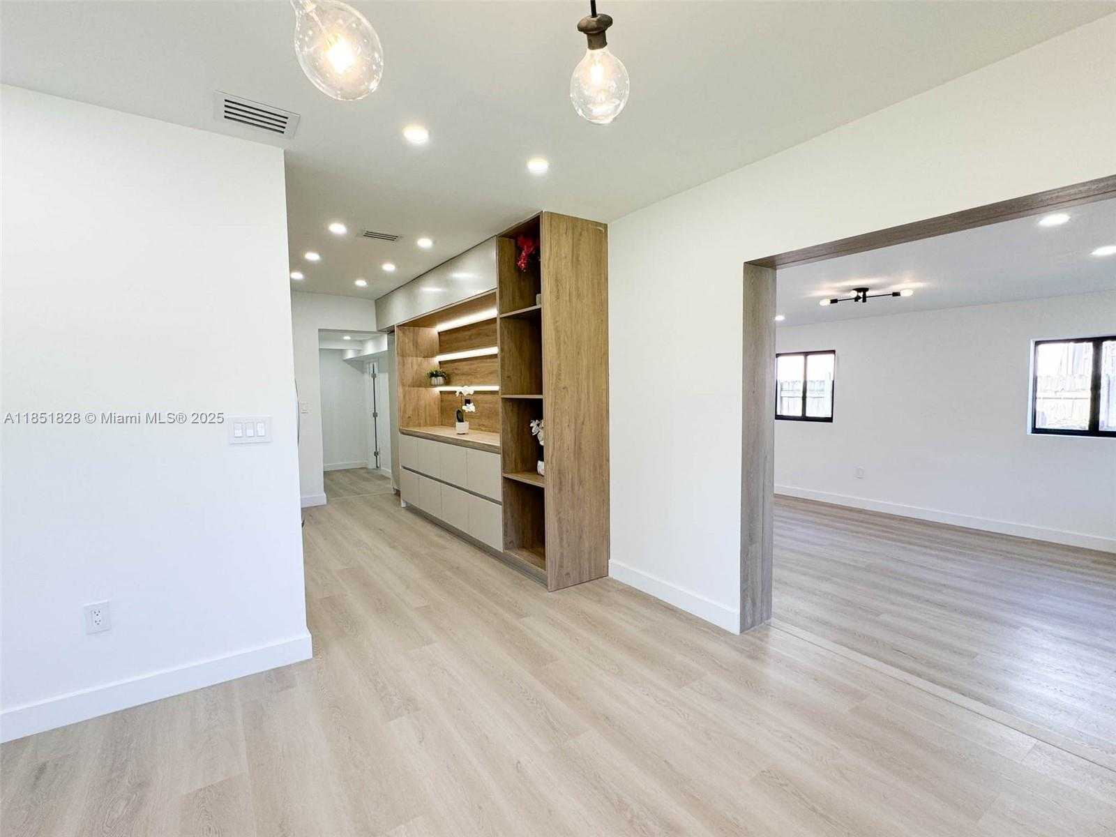 Small Image of 1040 NORTH EAST 143RD ST, North Miami Number 14
