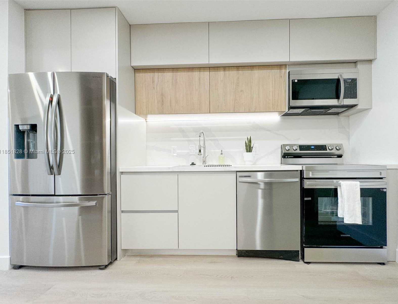 Small Image of 1040 NORTH EAST 143RD ST, North Miami Number 17