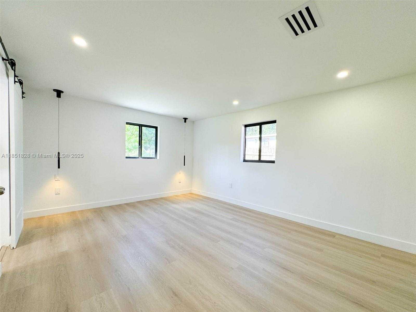 Small Image of 1040 NORTH EAST 143RD ST, North Miami Number 21