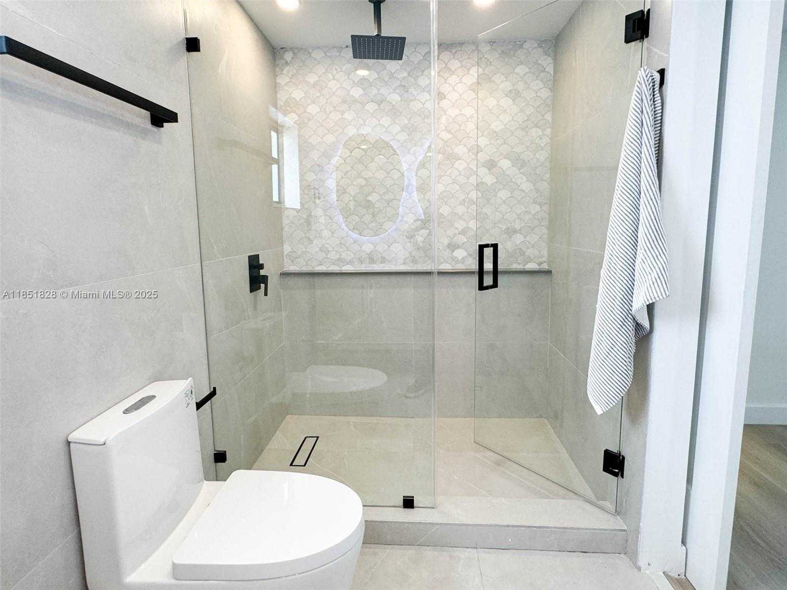 Small Image of 1040 NORTH EAST 143RD ST, North Miami Number 25