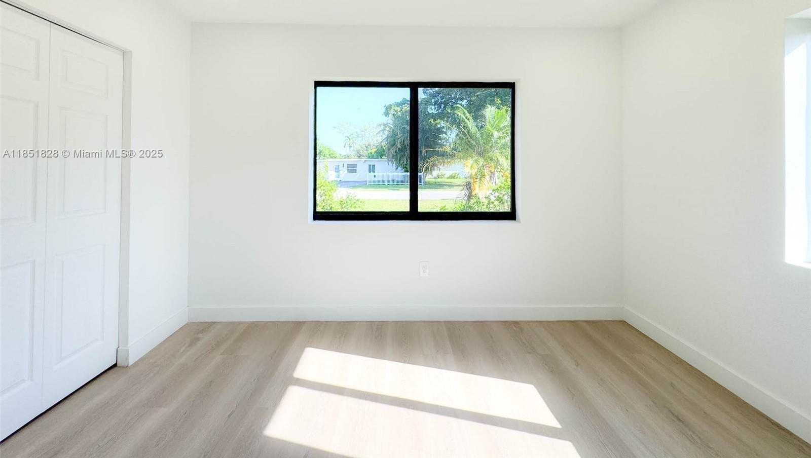 Small Image of 1040 NORTH EAST 143RD ST, North Miami Number 26