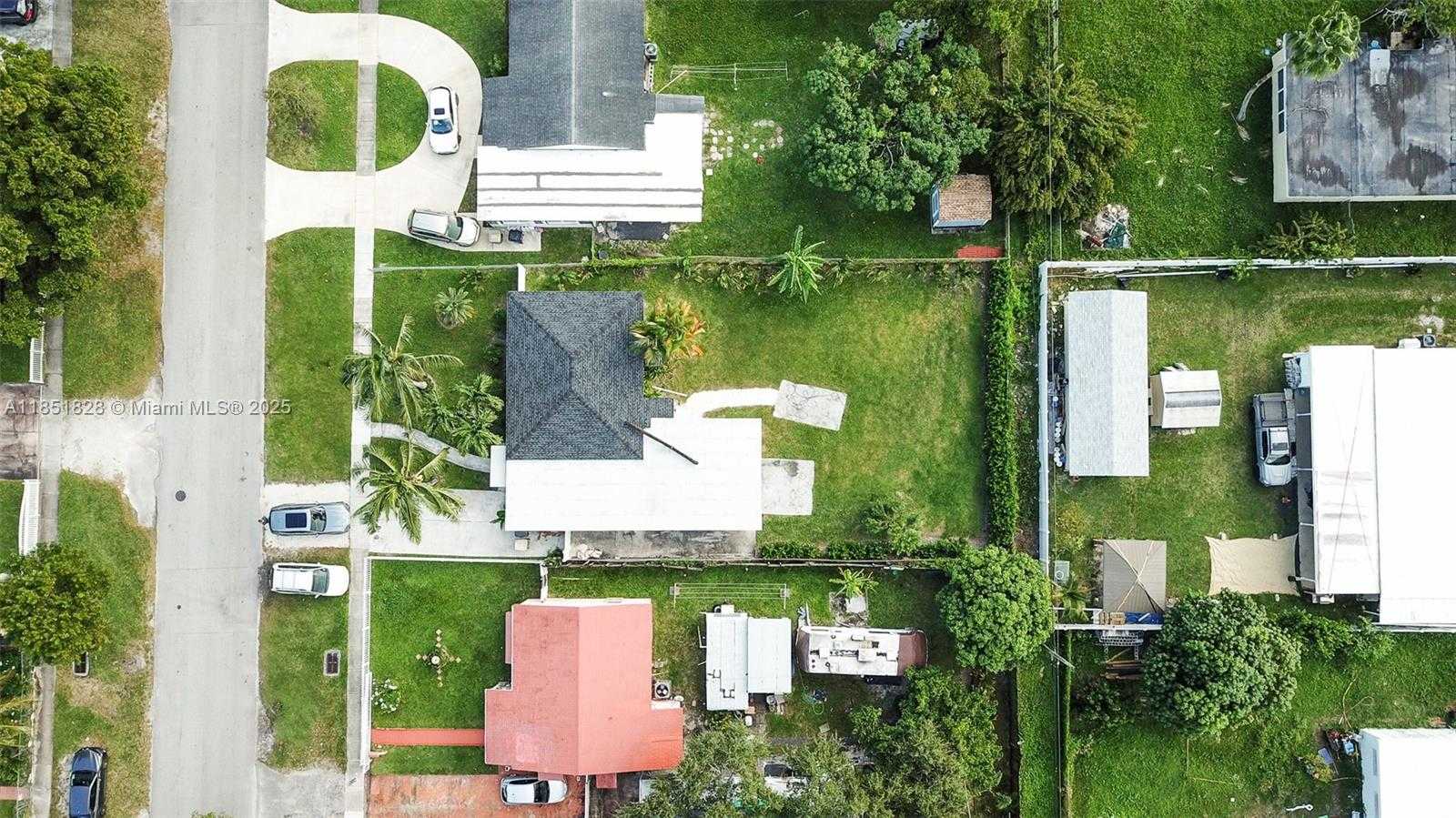 Small Image of 1040 NORTH EAST 143RD ST, North Miami Number 35