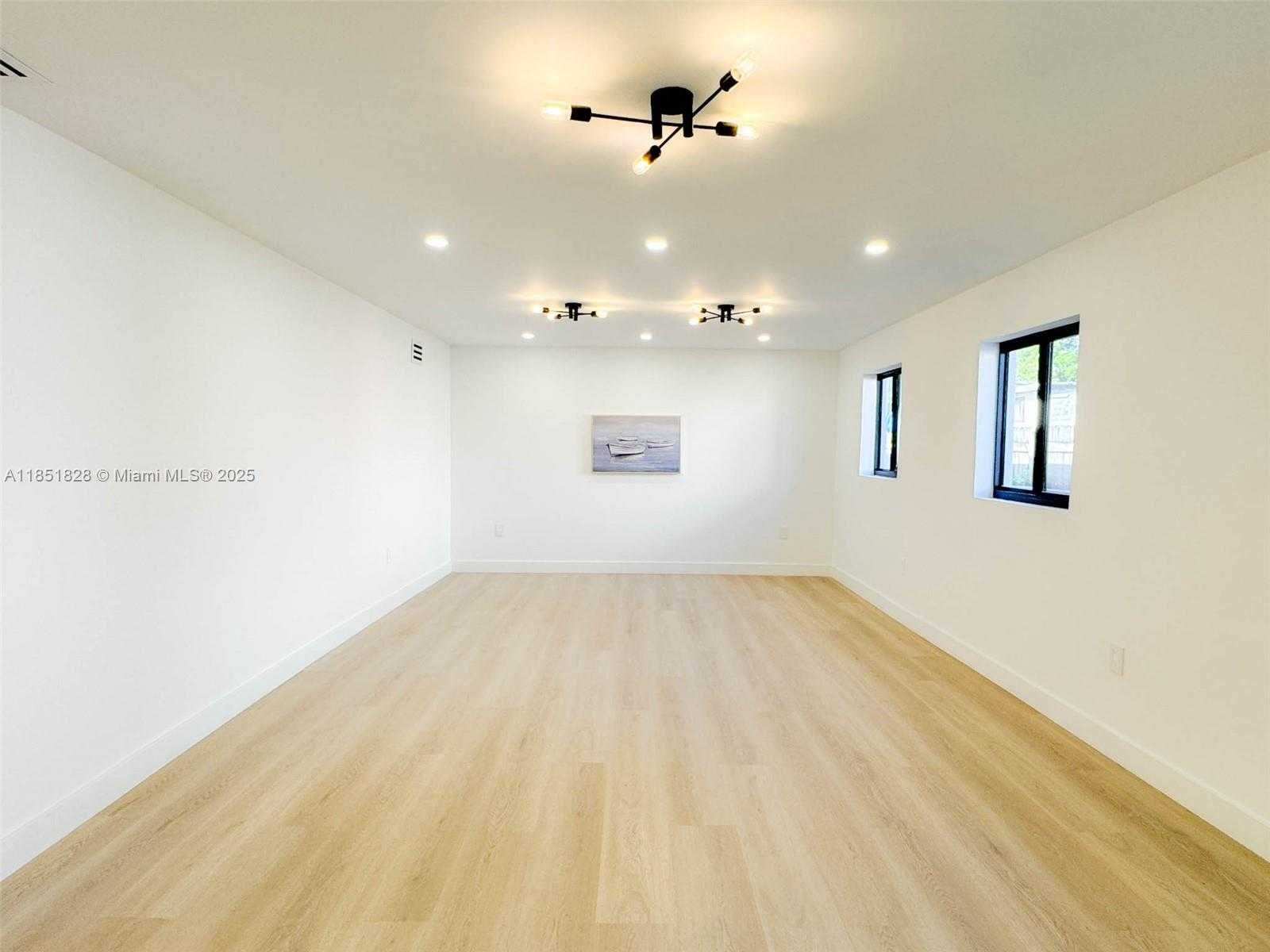 Small Image of 1040 NORTH EAST 143RD ST, North Miami Number 4