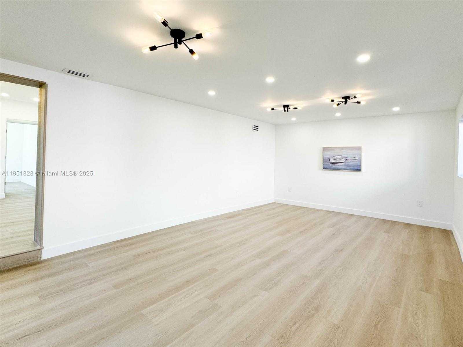 Small Image of 1040 NORTH EAST 143RD ST, North Miami Number 6