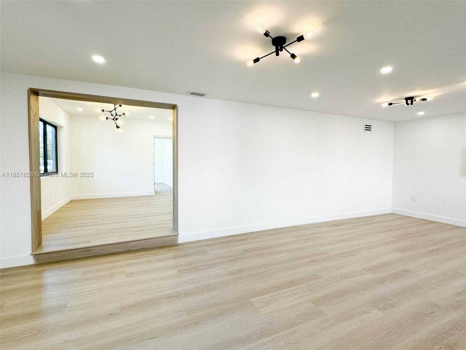 Small Image of 1040 NORTH EAST 143RD ST, North Miami Number 8