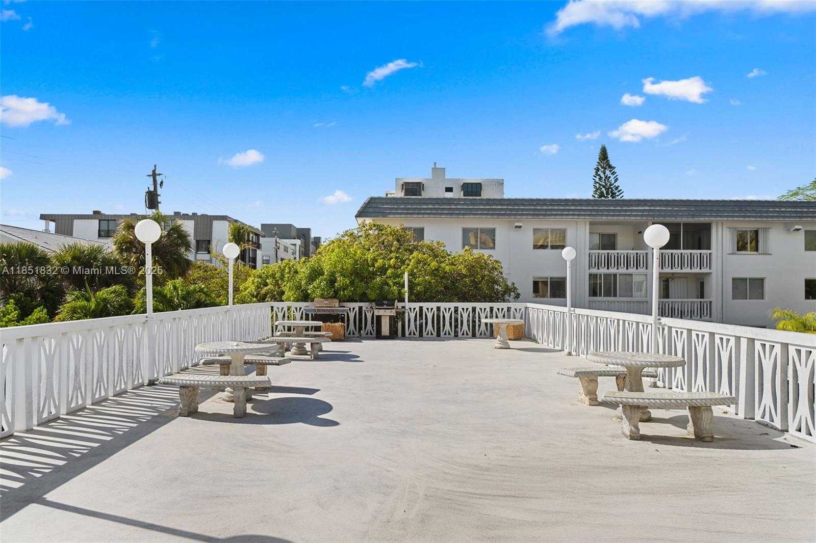 Small Image of 240 GALEN DR #109, Key Biscayne Number 30
