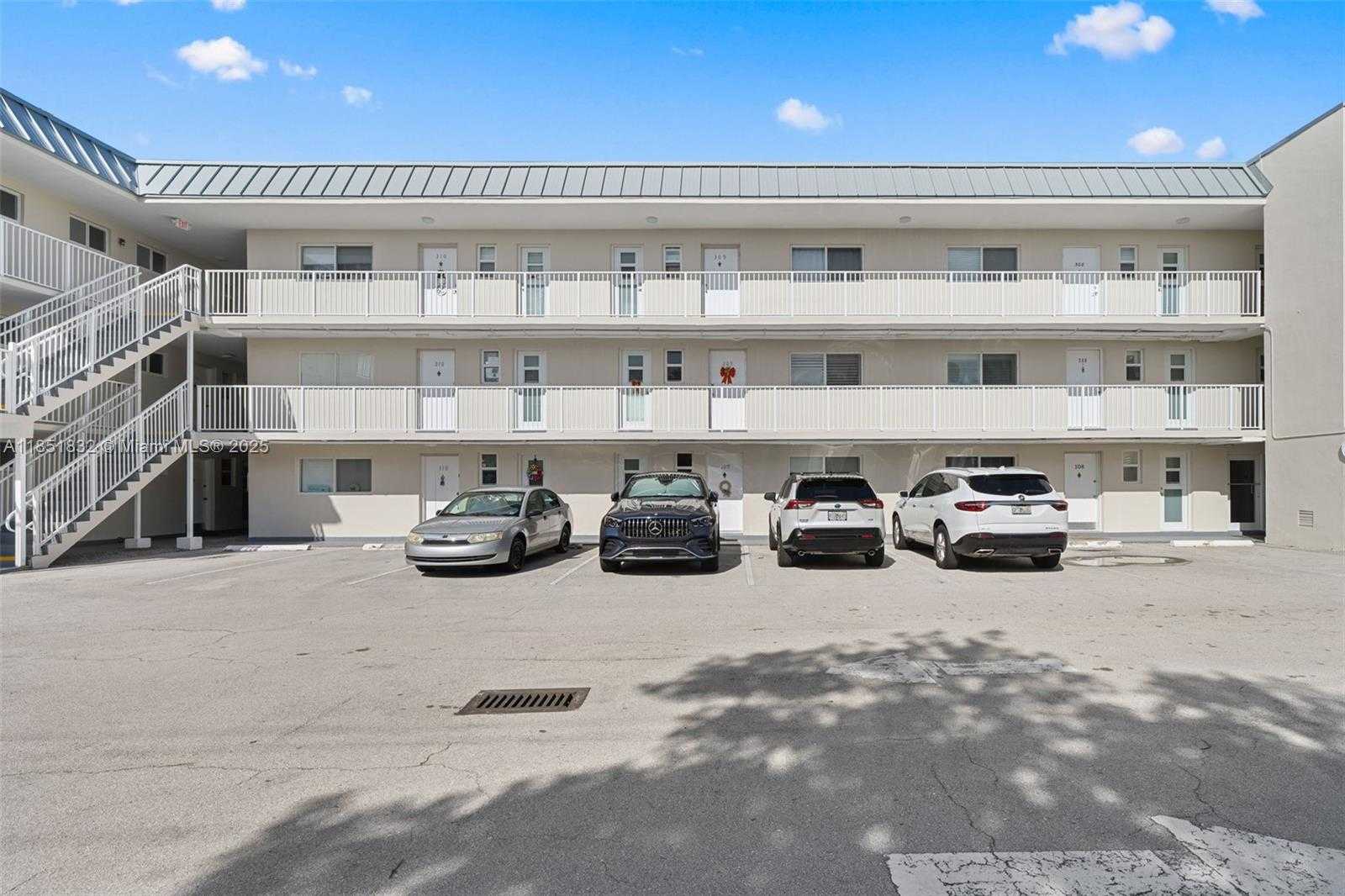 Small Image of 240 GALEN DR #109, Key Biscayne Number 31