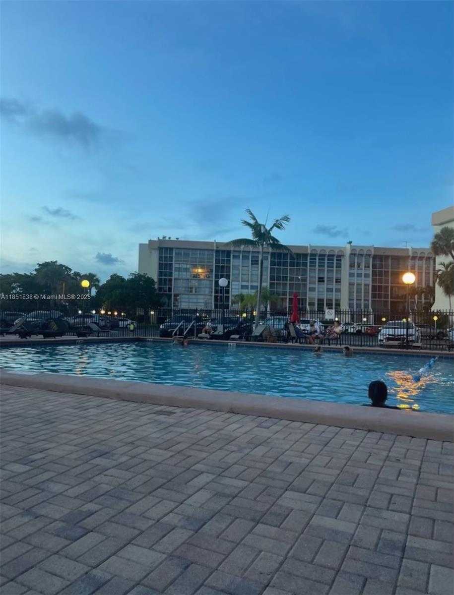Small Image of 2000 ATLANTIC SHORES BLVD #403, Hallandale Beach Number 11