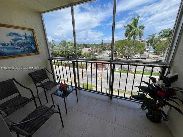 Small Image of 2000 ATLANTIC SHORES BLVD #403, Hallandale Beach Number 6