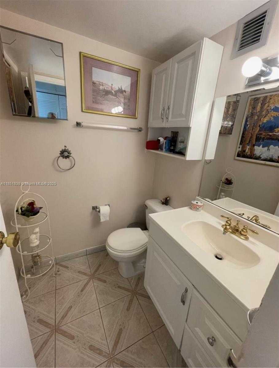 Small Image of 2000 ATLANTIC SHORES BLVD #403, Hallandale Beach Number 9